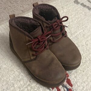 UGG Waterproof Numel II - Boys (Big Kid) Size 5